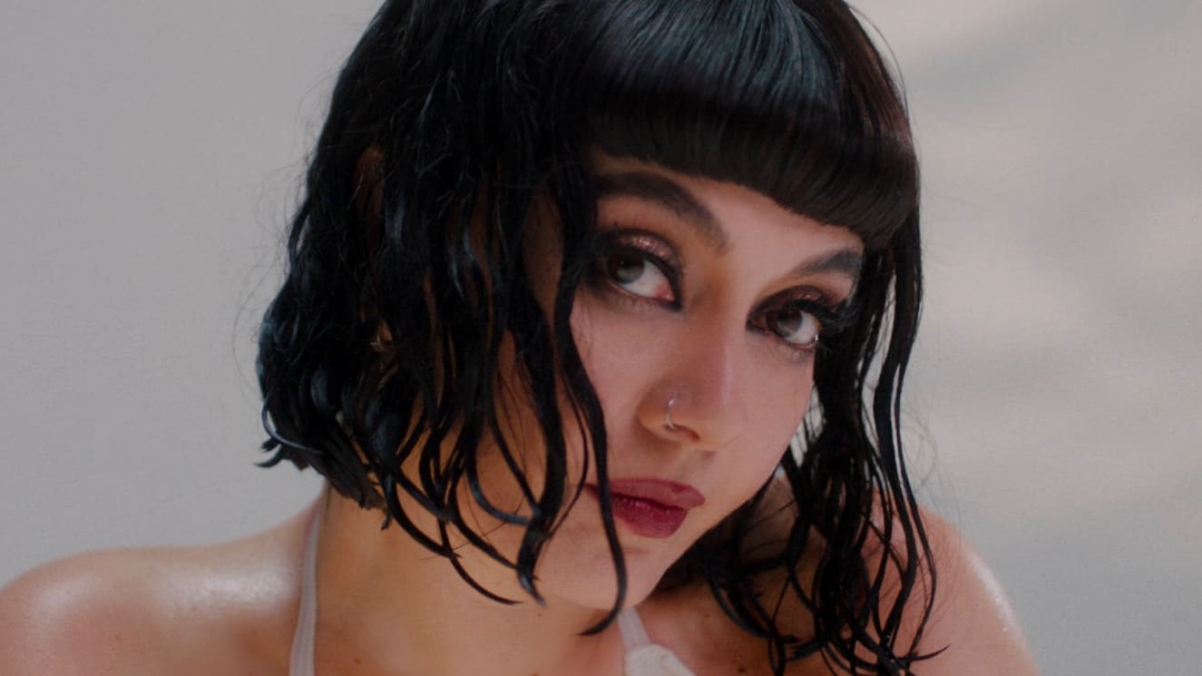 Cancamusa revive un clásico de Luz Casal: escucha “Entre mis recuerdos”