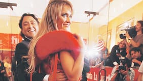 De aplausos, pifias y el vestido rojo con transparencias con el que devoró: Kenita Larraín en el Popcast del Copihue de Oro