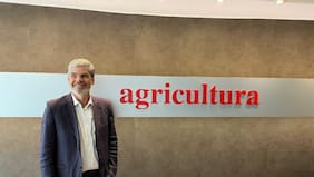 Cruza la vereda: Juan Cristóbal Guarello debuta hoy en Deportes en Agricultura