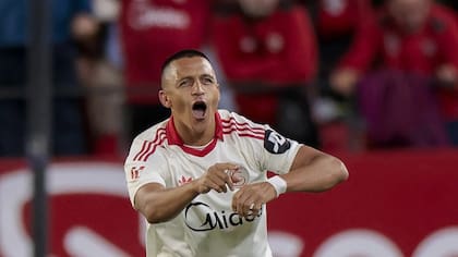 Alexis Sánchez marcó un golazo que saca al Sevilla de la zona de descenso