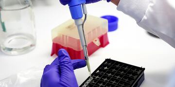 Avanzan ensayos clínicos contra Covid-19 en Chile