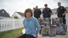 De una costosa colección LEGO a acusaciones de corrupción policial: la extraña batalla que sacude Internet