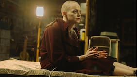 Crítica de cine: Bugonia, un viaje incómodo a la necesidad de creer