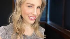 Vale Ortega enterneció con especial registro familiar desde la playa