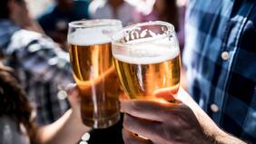 AB InBev suma a gremio de cerveceros independientes en demanda contra CCU: por afectar libre competencia en pubs