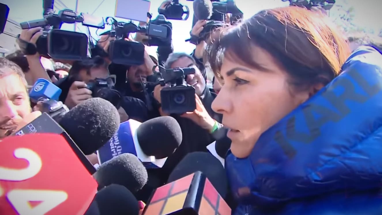 Confesó a qué velocidad iba y desafió a periodistas: el tenso encontrón de Ivette Vergara con la prensa tras quedar libre