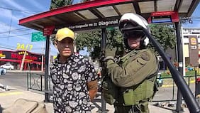 “¡No trabajo con droga, papi!“: caída de extranjero delató a guardia del Metro que le compró en pleno horario laboral