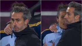 Otro escándalo en la selección española: ahora viralizan video en que DT toca los pechos de su asistente