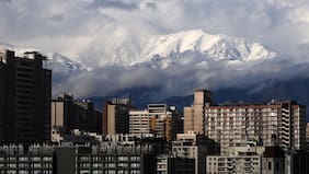 ¿Vuelve la lluvia a Santiago?: Este es el pronóstico del tiempo para esta semana en la región Metropolitana