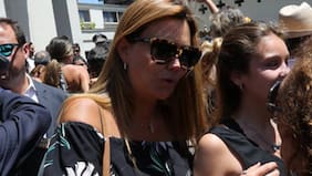 El incómodo encontrón de Kenita Larraín y Daniella Campos en misa funeraria de René O'Ryan