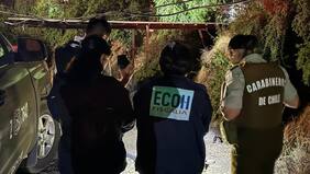 Encuentran cadáver con múltiples heridas cortopunzantes en ribera de un canal en Puente Alto