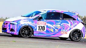 El "Huevo" enchuló su auto para ser piloto de carrera