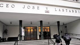 Ex alumnos celebran el cambio del Liceo Lastarria