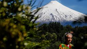 “Pequeñas explosiones” y “rocas calientes”: Sigue aumentando la actividad del Volcán Villarrica