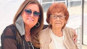 "No puedo darle la espalda ahora. No se puede dejar sola a una persona así. Termino mal, salgo mal, triste, es difícil, pero bueno...", manifiesta "La Tía Sonia", al cuidado de su madre de 95 años