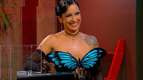 "Se hacen los cartuchos, pero estoy segura que el 95% de la población de hombres consume pornografía harto más complicada que lo que yo utilicé...", reflexiona Denise Rosenthal sobre comentado atuendo en premiación