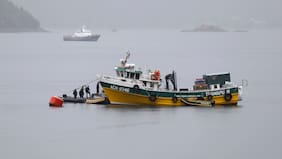 Continúa búsqueda de tripulantes desaparecidos tras hundimiento de embarcación en Reloncaví: sólo dos han sido encontrados