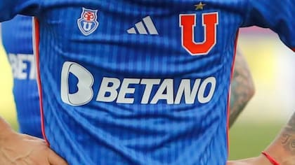 La U pierde millonario contrato con Betano y enfrenta problema con Adidas por camisetas de 2027