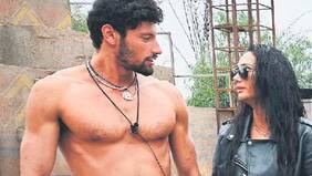 "El romance de Pamela Díaz y Jhonatan en Tierra Brava es absolutamente falso. Reitero: absolutamente falso", afirma el periodista Sergio Rojas