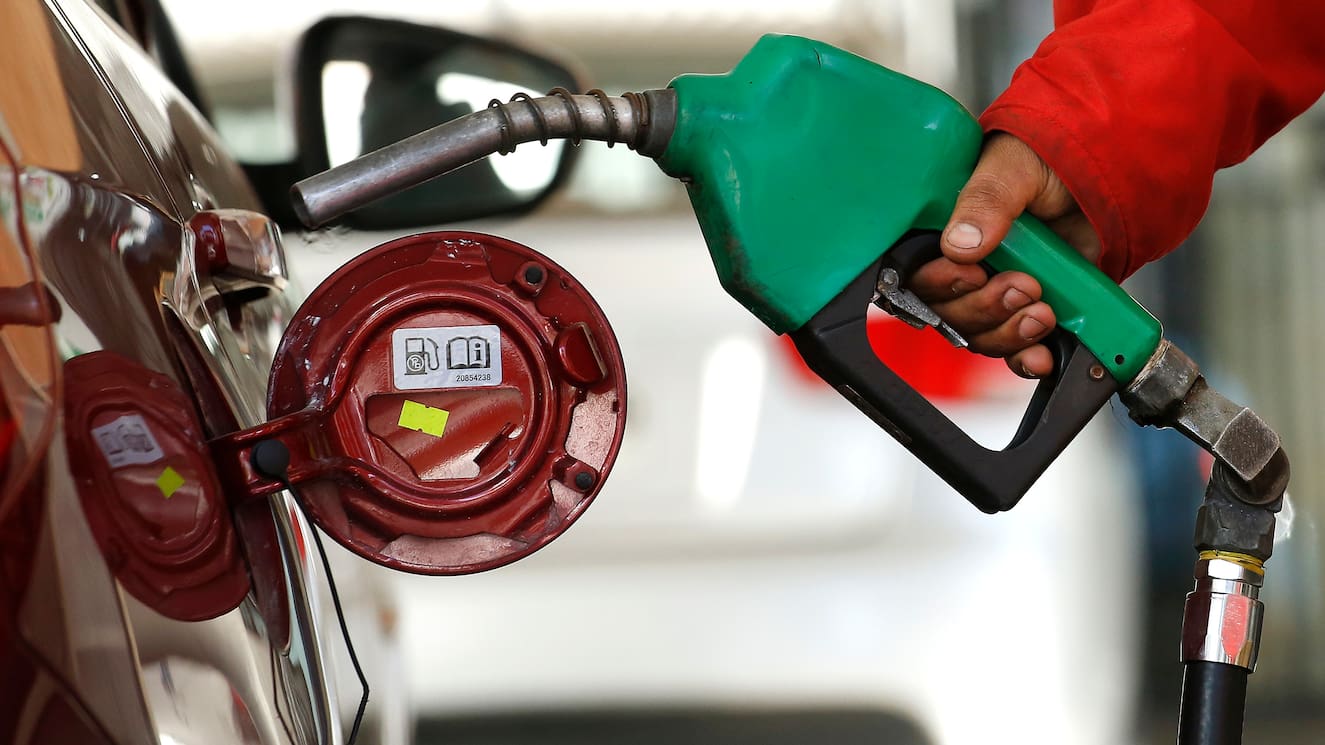 Bencinas vuelven a subir: los precios aumentarán hasta que duela el bolsillo desde este jueves