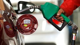 Bencinas vuelven a subir: los precios aumentarán hasta que duela el bolsillo desde este jueves