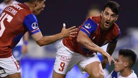 Universidad Católica da el primer paso: ganó 2 a 1 a Vélez