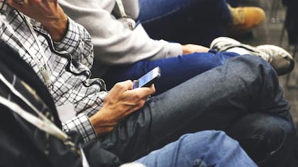 Compradores de tecno se informan prefiriendo un celular “bueno” por sobre el último modelo