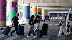Una buena para los viajeros: nuevo servicio revolucionaría el Aeropuerto de Santiago con buses que irán directo a regiones