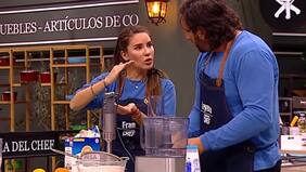 Fran Undurraga: "¡No! Tienes que sacarle el jugo con la w... que da vueltas. Busca en Google 'exprimidor de naranjas'". Arturo Longton: "Me siento como presionado"