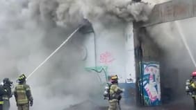 Violento incendio afectó a bodegas en Estación Central