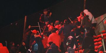 Tres hinchas chilenos siguen graves tras la tragedia en Avellaneda