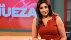 Daniel "Huevo" Fuenzalida jugando a "Es de roto...", en Me Late: "¿Es de rotos tomar once viendo La Jueza?". Sergio Rojas: "Igual es un poco roto..."