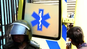 “¡Salven a mi amigo o los voy a matar!”: sujeto encañona a personal de SAMU y roba camilla en Quillota