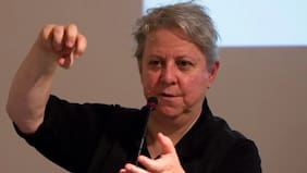 Llega al español visionario libro de la física y filósofa Karen Barad, que redefine nuestra comprensión de la realidad