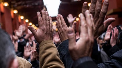 ¡Un gozo en el alma y en el bolsillo! Cultos religiosos recibirían millonarios montos del MINVU