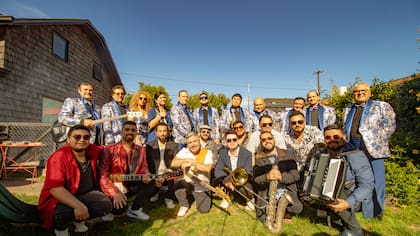Pa’ comer un curanto con vinito blanco: Cumbia e’ Tu Madre saca el “remix” de la “La cumbia de Angelmó” con la Sonora Palacios