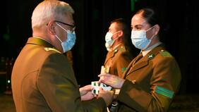 Uniformados y civiles: general Ricardo Yáñez reconoció a los mejores carabineros de 2021