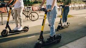 Adiós scooters en Ñuñoa: vecinos molestos lograron sacarlos de las vías (por ahora)