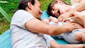 "Infinita fortuna la nuestra de que haya llegado este pajarito a llenarnos de tantas risas...": los actores Montserrat Ballarín y Francisco "Chapu" Puelles comparten fotos junto a su hijo