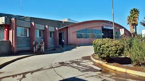 Doctores de Hospital El Pino le hacen el quite al virus y a los combos