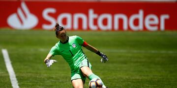Tiane Endler habla de un posible regreso a la Roja