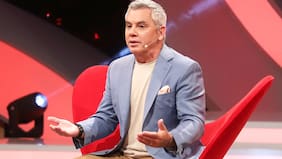 "No, no hablo de esa cuestión. Habla con los abogados...", responde Viñuela a periodista que le consultó por veredicto del caso corte de pelo