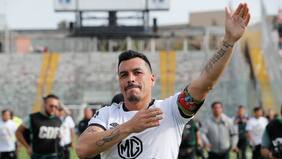 Esteban Paredes vuelve al fútbol con Santiago Morning tras resolver lío contractual