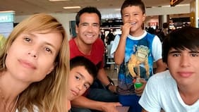 "La conocí en Perú. Flechazo. Era noche previa a elecciones, por lo tanto era ley seca. Nos juntamos en un bar, tomando puro jugo, y al final ella dijo 'vámonos a mi casa...'": la historia de amor de Renato Munster