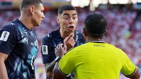 Jugador de Paraguay que fue expulsado por cubrirse la boca en el Mundial reveló qué le dijo al rival