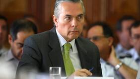 Por posible lavado de activos: Jorge Abbott ordena abrir una investigación en contra de hija y yerno de ex comandante Izurieta