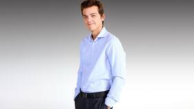 Simón Pesutic asumirá un rol adulto en su regreso a las teleseries de Canal 13: “Agradezco salir del cabrito del colegio o universitario”