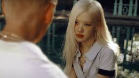 Rosé estrena su primer álbum “rosie” y el videoclip para “toxic till the end” junto a Evan Mock