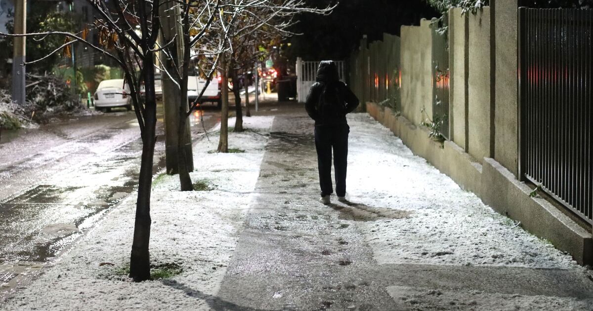 Emiten aviso por sistema frontal y nevadas en el centro sur del país Emiten aviso por sistema frontal y nevadas en el centro sur del país
