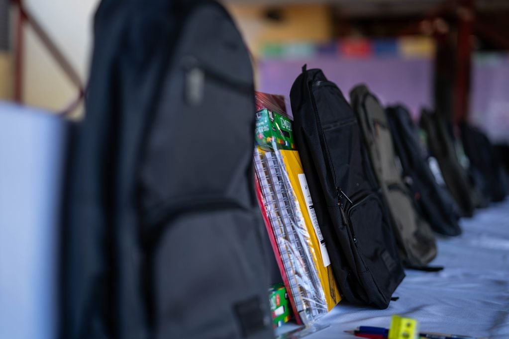Las mochilas entregadas a escolares de Viña.